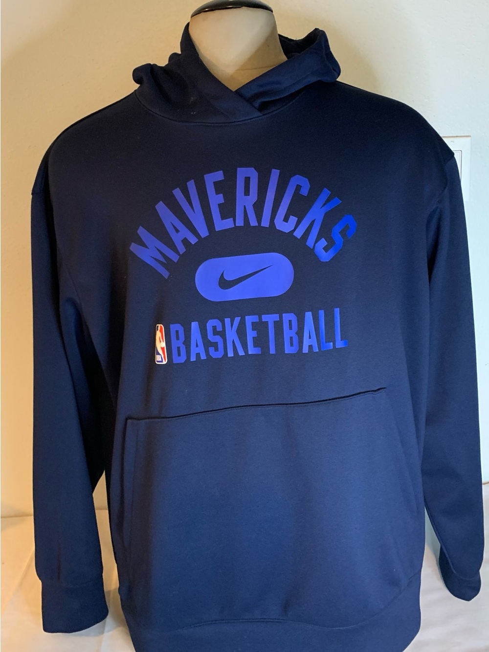 Nike Navy Mavericks Basketball Crewneck Hoodie
Size XXL